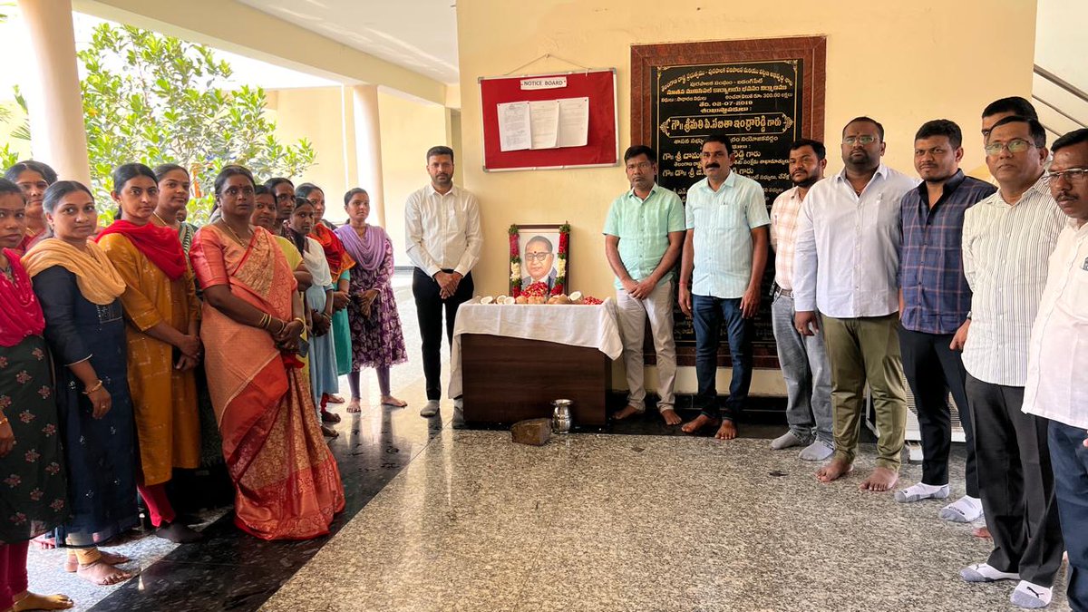 DC_Badangpet's tweet image. Dr. B.R. Ambedkar Jayanthi observed with due respect at #Badangpet Circle-16 Office, honoring the #architect of the #Indian_Constitution. Deputy Commissioner Sri. V. Sammaiah garu &amp;amp; staff participated and paid tribute...

#AmbedkarJayanti
#GHMC

@CommissionrGHMC 
@GHMCOnline