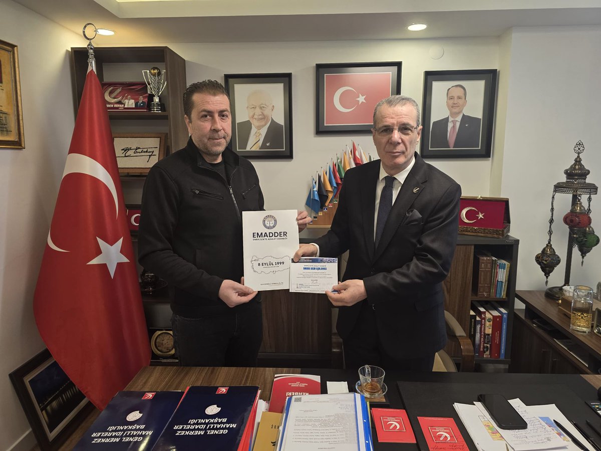 EmadDernegi's tweet photo. 🟣 EMADDER – ANKARA YENİDEN REFAH PARTİSİ GENEL MERKEZ ZİYARETİ

@rprefahpartisi
@erbakanfatih
@BO_Osmanagaoglu

Emeklilikte Adalet Derneği Ankara Yönetim Ekibimiz, Yeniden Refah Partisi Genel Merkezi’nde, Yeniden Refah Partisi Genel Başkan Yardımcısı Sayın Bülent Osman Osmanağaoğlu ile bir araya gelmiştir.

Gerçekleştirilen görüşmede; kademeli emeklilik sürecinde yaşanan mağduriyetler sahadan somut örneklerle aktarılmış, derneğimizin güncel dosyası kendilerine sunulmuştur. Ayrıca, 19 Nisan 2026 tarihinde Ankara’da gerçekleştireceğimiz basın açıklamamıza ilişkin davetiyemiz de takdim edilmiştir.

Nazik kabulleri, ilgileri ve kademeli emeklilik mücadelemize göstermiş oldukları duyarlılık için Sayın Osmanağaoğlu’na teşekkür ederiz.

Saygılarımızla,
Emeklilikte Adalet Derneği

@rprefahpartisi
@erbakanfatih
@mvaliyuksel42
@DoganBekin
@mehemmed19
@suatkilic
@melihguuner
@Mesutdogan060
@ha_kanay

@EmadDernegi
#KademeSandığıBekliyor