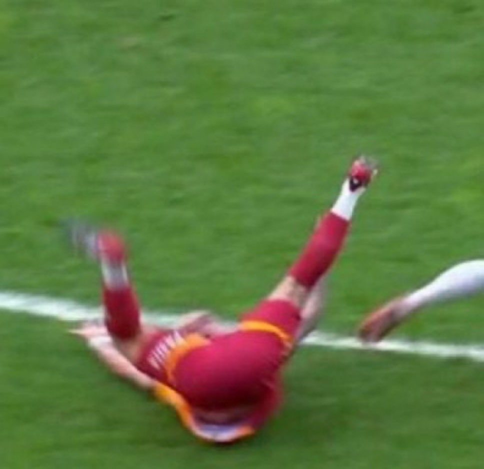 EE🇹🇷#leGoat tweet media