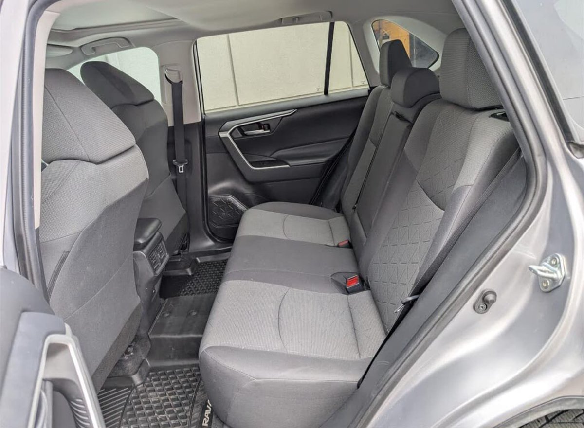 🚗 2021 Toyota RAV4 XLE AWD – Clean, Reliable &amp; Fuel Efficient

Only 77,000 km | AWD | 2.5L Automatic
Silver exterior with Black interior
⛽ Excellent on gas – 8.4L/100km combined
🔥 Smooth, comfortable ride with Toyota reliability 

Amen Taco Tuesday Coachella  Mufti Nikita