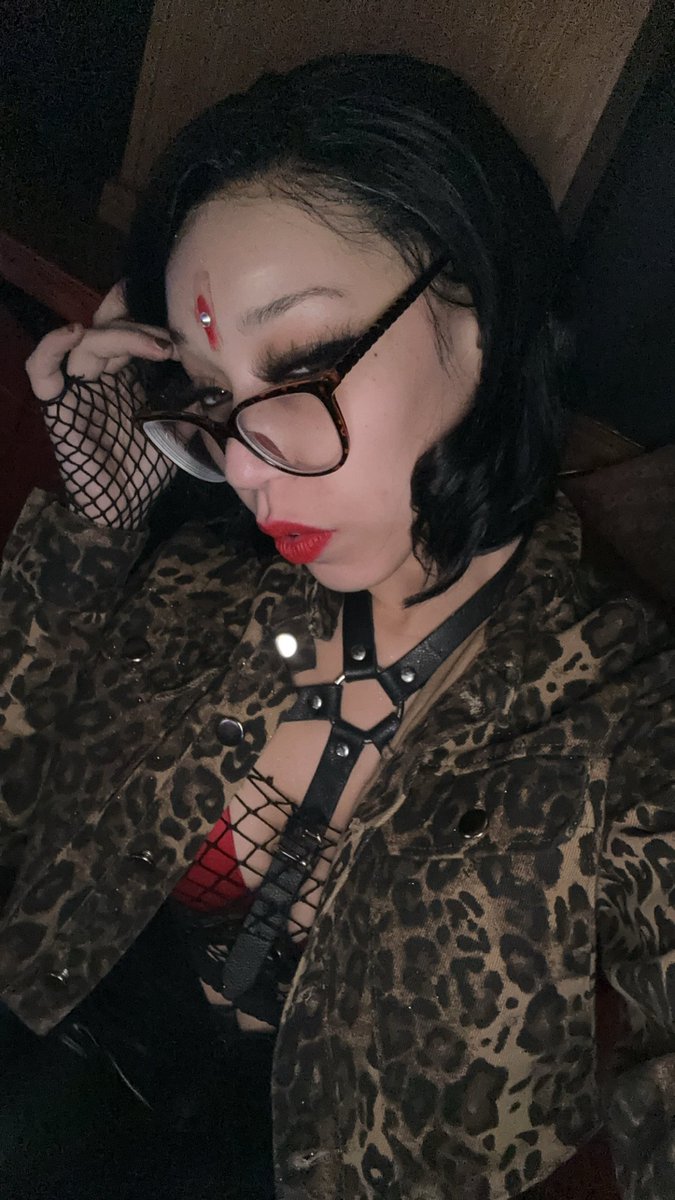 Delphirae_Xo's tweet photo. The eyeliner stays sharp 🖤
#Trend #vira #HookupNJ #bdsmِ #mistres https://t.co/MFefyBtn7C