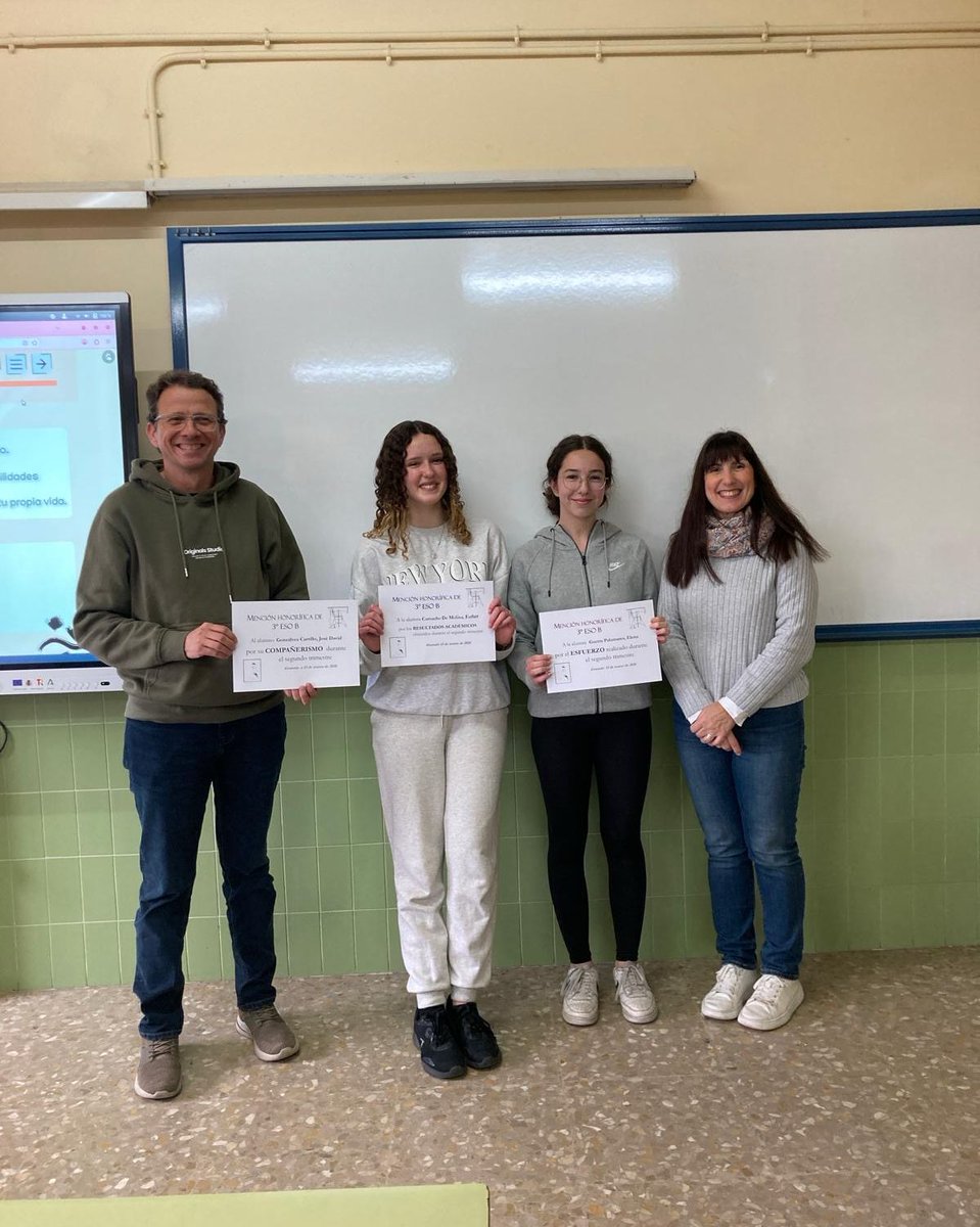IESFranciscoAya's tweet image. ✨ Menciones honoríficas – 3º ESO ✨

Felicitamos a nuestras chicas y chicos de 3º de la ESO por las menciones honoríficas del segundo trimestre 🏅 Reconocen sus resultados, esfuerzo, superación y compañerismo diario 🤝

¡Enhorabuena! 👏

#IESFranciscoAyala #Menciones #ESO