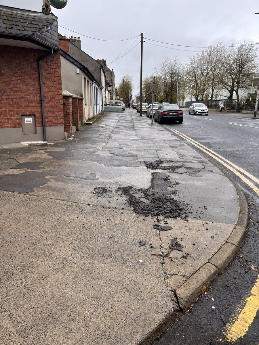 WalkThree's tweet photo. The main artery into the City from Dublin Road. What an awful impression to give visitors. Footpath like this 20 years. Holy bloody disgrace @moranjohna1 @ElenaSecas @elisaodonovan @willieodeaLIVE @Limerick_Leader @limerickpost https://t.co/XwhQiTNwLZ
