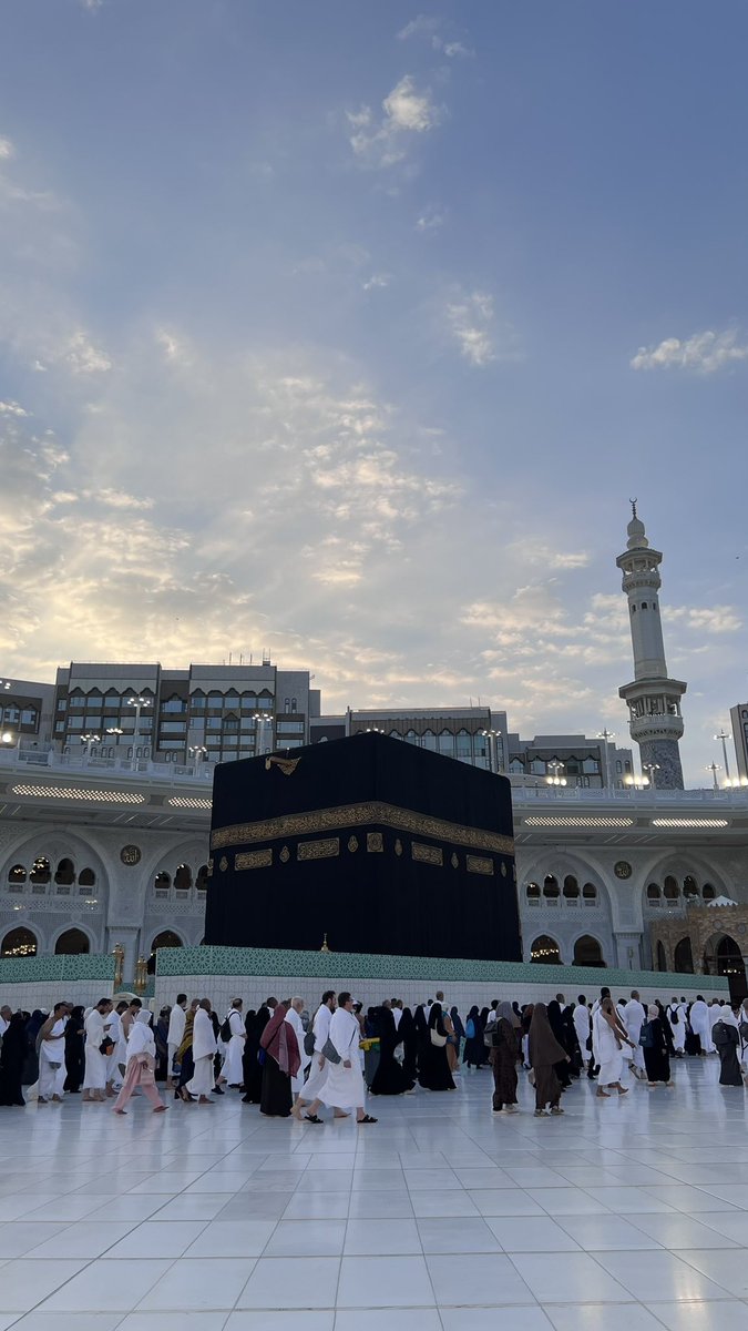 gh_as11's tweet photo. شفت الخبر وأنا قدام الكعبة
سبحان من سخرني للدعاء له ولأهله فـ اللهم أنزل عليهم صبرا وطمأنينة وسكينة تُخفف عنهم وجع الفقد وتقوي إيمانهم ورباطة جأشهم، اللهم امسح على قلوبهم وأنزل عليهم رحماتك

اللهم تقبله بقبولك الحسن اللهم عوض شبابه واجمعه بمن سبقه من أهله في جنات الفردوس الأعلى https://t.co/mF4IHKnWe3