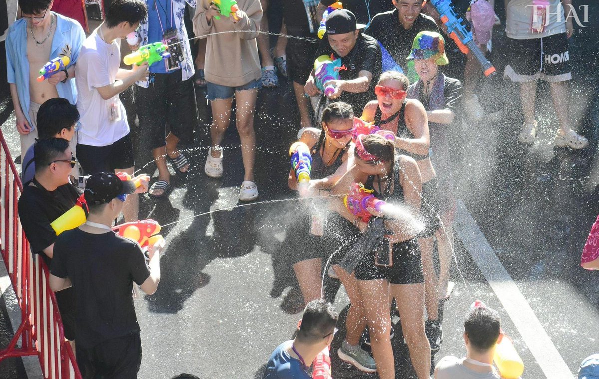 ThaiEnquirer's tweet image. The splashes of Songkran

#Thailand #Bangkok #Silom #Songkran #Songkran2026 #สงกรานต์ #สงกรานต์2569