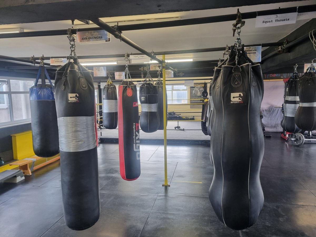 Myers29_'s tweet photo. Nice to visit @ROSSTHEBOSS_B gym today and catch up with the man himself, been a long time brother. Great set up, hard working but rewarding classes, recommend to anyone wanting to get fit 🥵💪🏻🥊 https://t.co/SRQga0SrWE