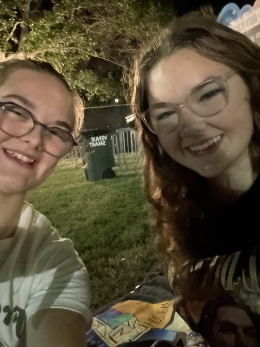 sara :3 ERICA DAYY tweet media