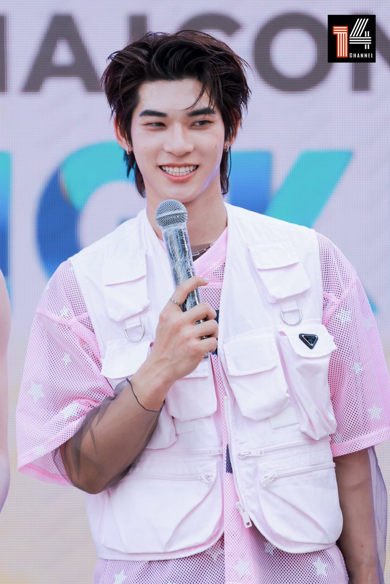 fourteenchannel's tweet image. "ตี๋ตี๋ DEXX" ร่วมงาน "ICONSIAM THAICONIC SONGKRAN 2026"

DEXX SONGKRAN26 ICONSIAM 
#DEXXxICONSIAM 

#twnpich #DEXXth
#ICONSIAMSongkran 
#สงกรานต์ที่ไอคอนสยาม