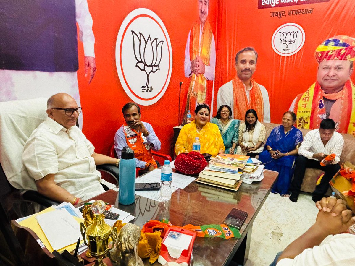 AshokParnamiBJP's tweet image. श्योपुर मंडल और रिद्धि सिद्धि मंडल के समर्पित कार्यकर्ताओं के साथ आत्मीय मुलाकात हुई। संगठन की मजबूती और जनसेवा के संकल्प को और अधिक सशक्त बनाने पर सार्थक चर्चा की। आप सभी साथियों का उत्साह और समर्पण ही हमारी सबसे बड़ी शक्ति है।
#SheopurMandal #RiddhiSiddhiMandal #PublicService