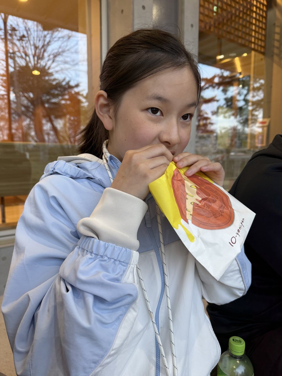 SoccerMisa's tweet photo. 今日は娘11歳のお誕生日🎂🎉🎉🎉🎉

生まれてきてくれて本当にありがとう！

しょしがりだけど芯が強くて優しい子に育ってくれてる😭😭

千秋公園の桜まつり行きたいとのことで行ってきたよ🌸 https://t.co/z6hbCerC4l