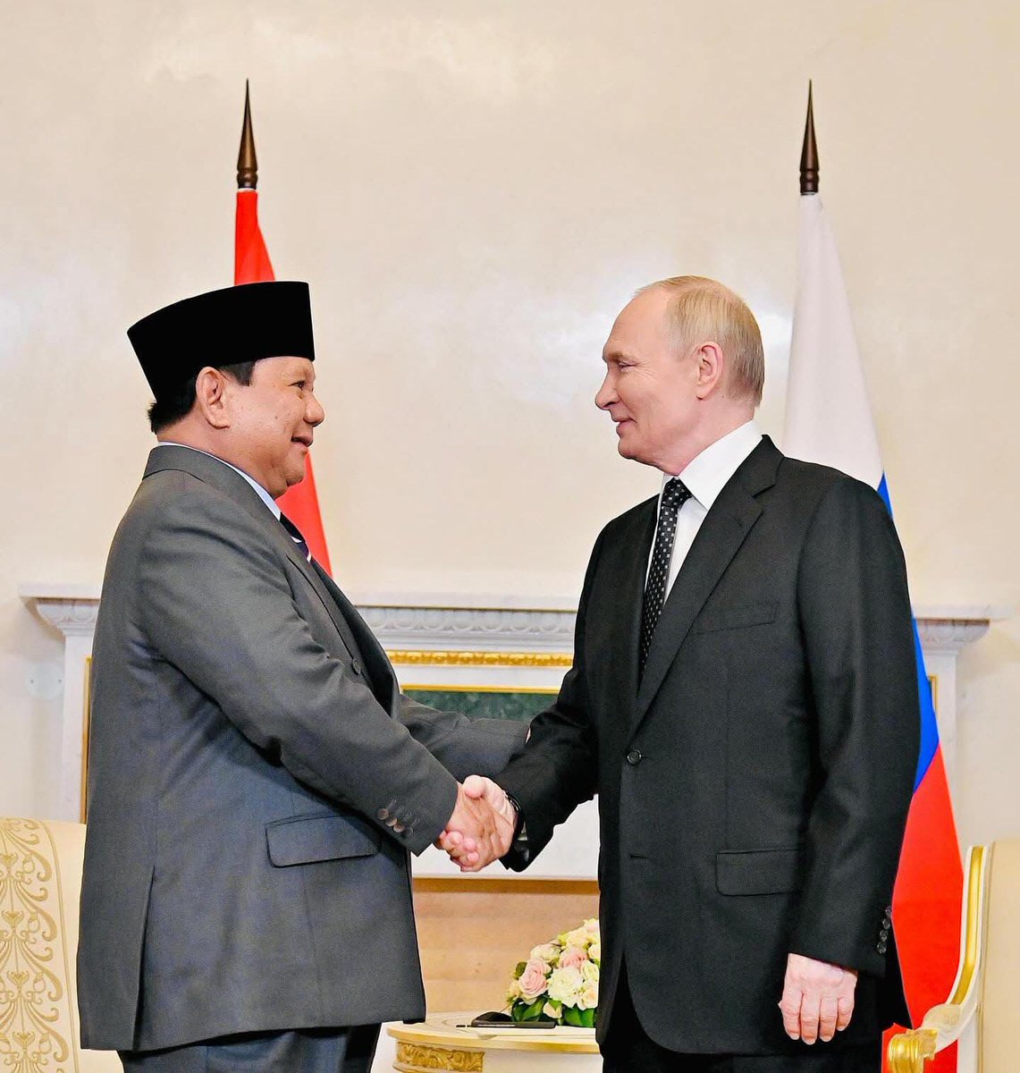 boy31614's tweet photo. Sebelum dukungan lainnya terkoordinasi, prajurit telah lebih dulu menyusup ke area terdampak bencana.

Perkuat Kemitraan Global https://t.co/nxXkvikiVO