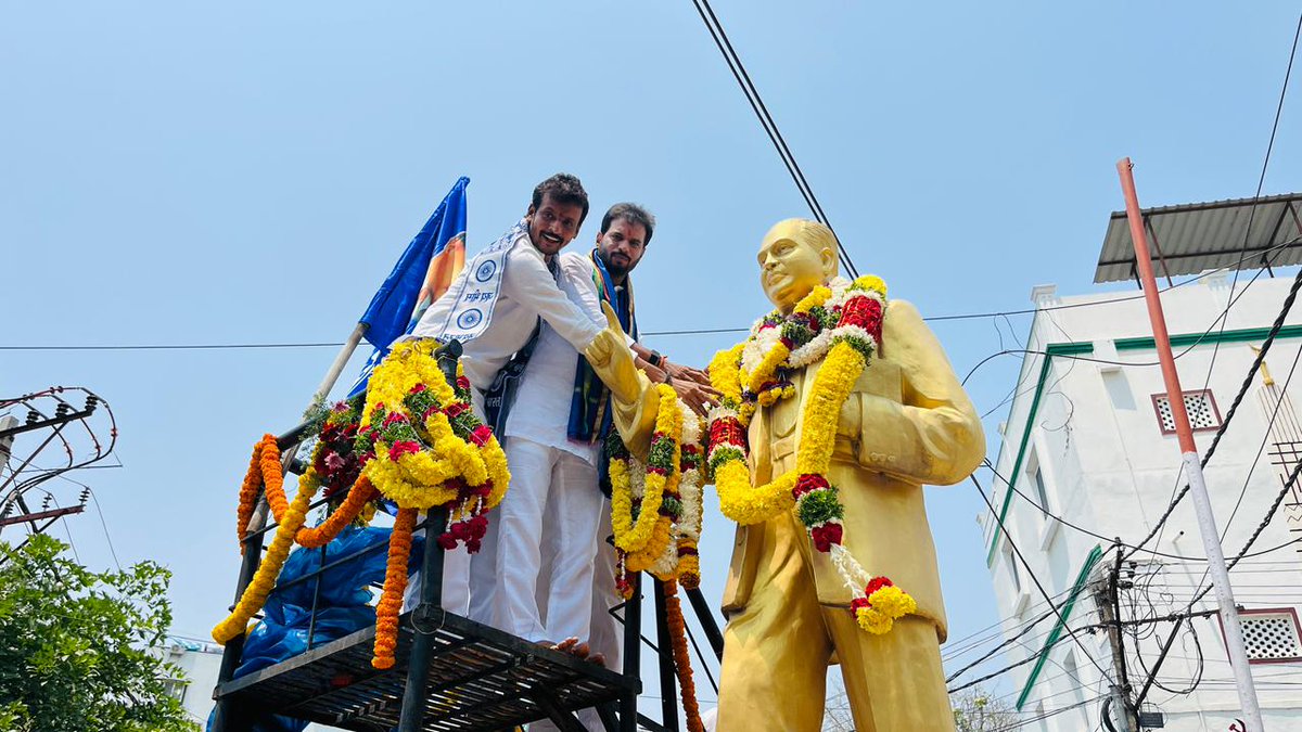 Raviyadav_bjp's tweet image. డా. బాబాసాహెబ్ అంబేద్కర్ గారి జయంతి సందర్భంగా మక్తా మహబూబ్‌పేట్, మియాపూర్‌లో ఘన నివాళులు అర్పించడం జరిగింది.

#AmbedkarJayanti #ConstitutionOfIndia #EqualityForAll #LibertyEqualityFraternity #BJP #BJP4IND #IndianHistory #Miyapur #MakthaMahboobpet #ravikumaryadav