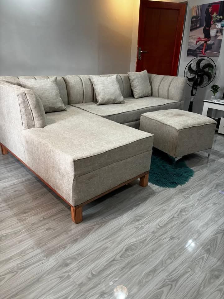 Mwambamutale755's tweet image. Something calm but cool 😎, don't forget to send through your designs. Just make sure to pick what poison(material) best suit's your style.😌
For more sweet deals contact us on 0779698549/0776989107.
Kindly repost 🙏🏾 client might be on your TL.