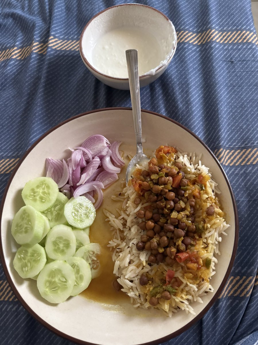 shutupnaina's tweet photo. tell me a better lunch than this https://t.co/1ZHZxGNW9I