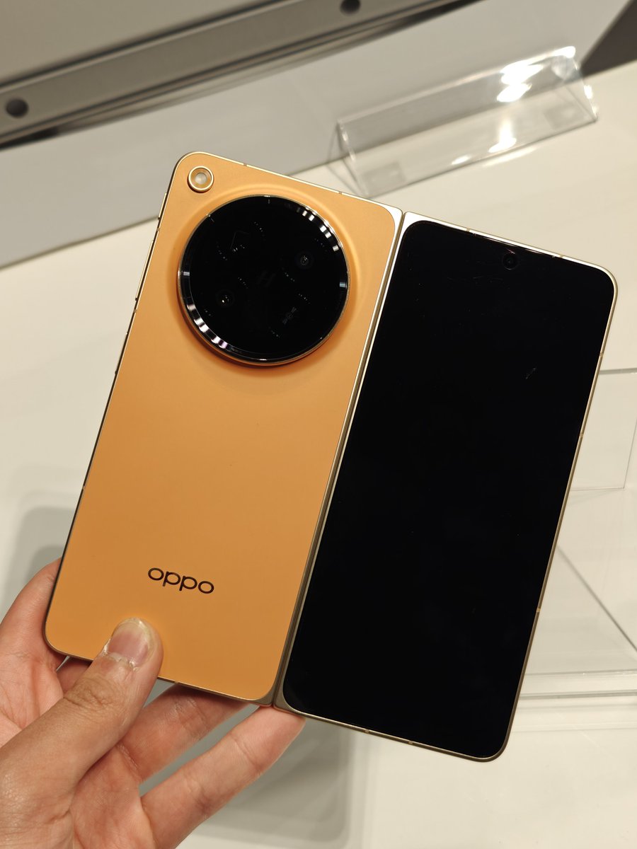 D4J1x's tweet image. 実機見てきた〜
デザインは神がかってる