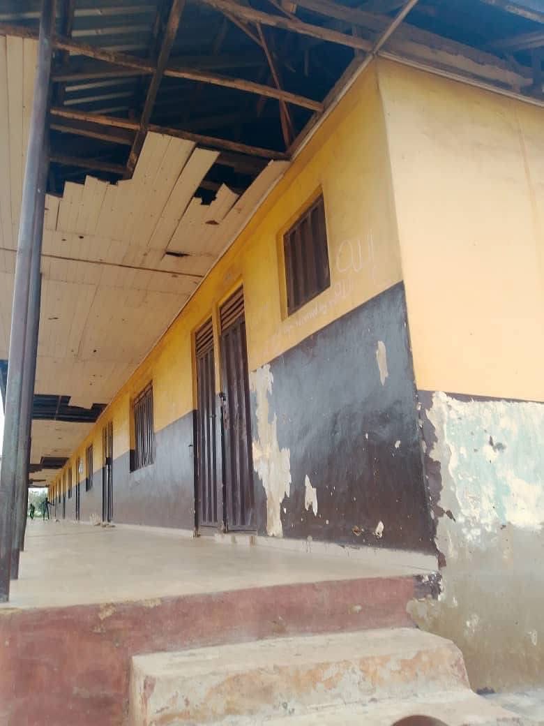 sanusi1995's tweet photo. It is deeply troubling that Governor Makinde has chosen to prioritize spending a staggering ₦63.4 billion on renovating the Government House while public schools across the state remain in deplorable condition.

Classrooms are falling apart, students sit on broken furniture, teachers struggle without basic teaching materials, and many schools lack even the most fundamental infrastructure. Yet, instead of addressing this urgent crisis in the education sector, the government is pouring billions into luxury renovations.