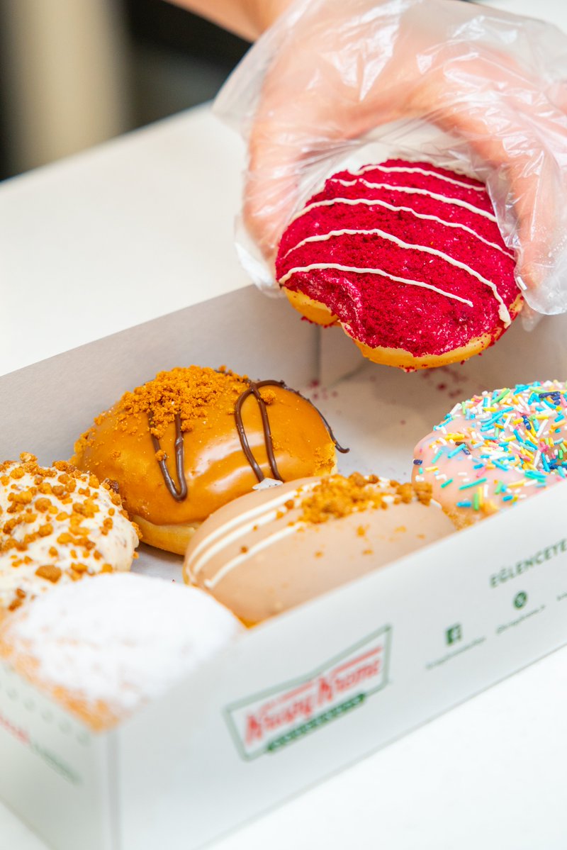 Alışverişe kısa bir mola verip kendinizi şımartmaya ne dersiniz? 🍩 Krispy Kreme’in efsanevi lezzetleri, taptaze dokusu ve rengarenk seçenekleriyle 365 AVM’de sizleri bekliyor.  ✨ #365günhayat #365AVM #Ankara