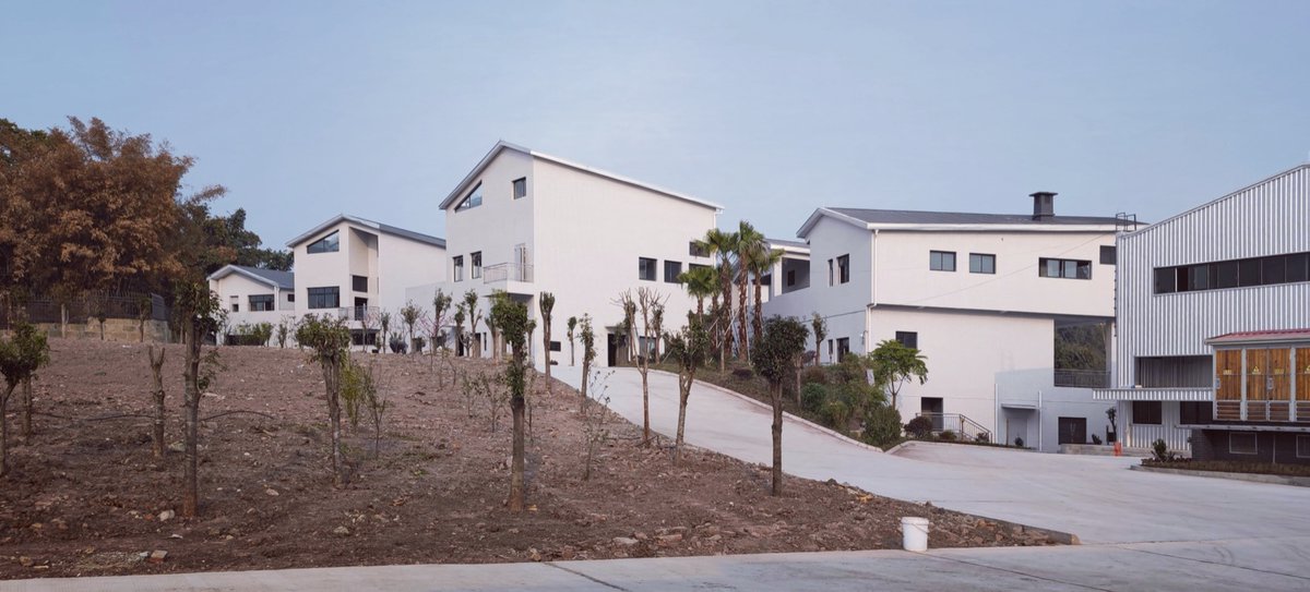 goooodofficial's tweet image. Xingmage Pepper Workshop Sichuan by Contemplative Space Architectural Design Co., Ltd.
Reframing Rural Industrial Space
link: gooood.cn/xingmage-peppe…

photo by Contemplative Space Architectural Design Co., Ltd.
#Sichuan #Factory #workshop #Industrialsrchitecture