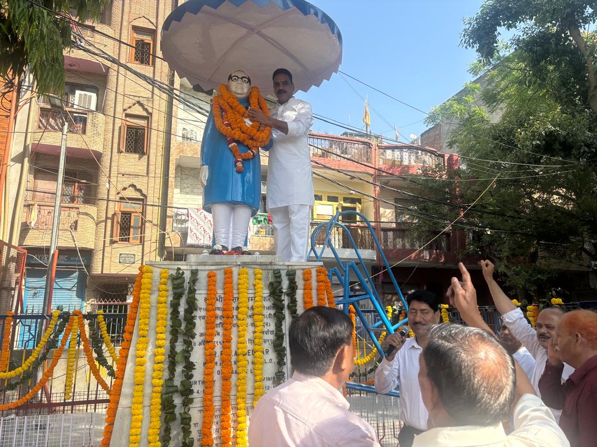 KumarDinesh185's tweet photo. आज भारत रत्न बाबा साहेब डॉ. भीमराव आंबेडकर जी जयंती पर उन्हें जंगपुरा ओर कोंडली विधानसभा क्षेत्र में पुष्पांजलि अर्पित की।
जय भीम, जय संविधान, जय कांग्रेस@ https://t.co/zzkQBdPv8L