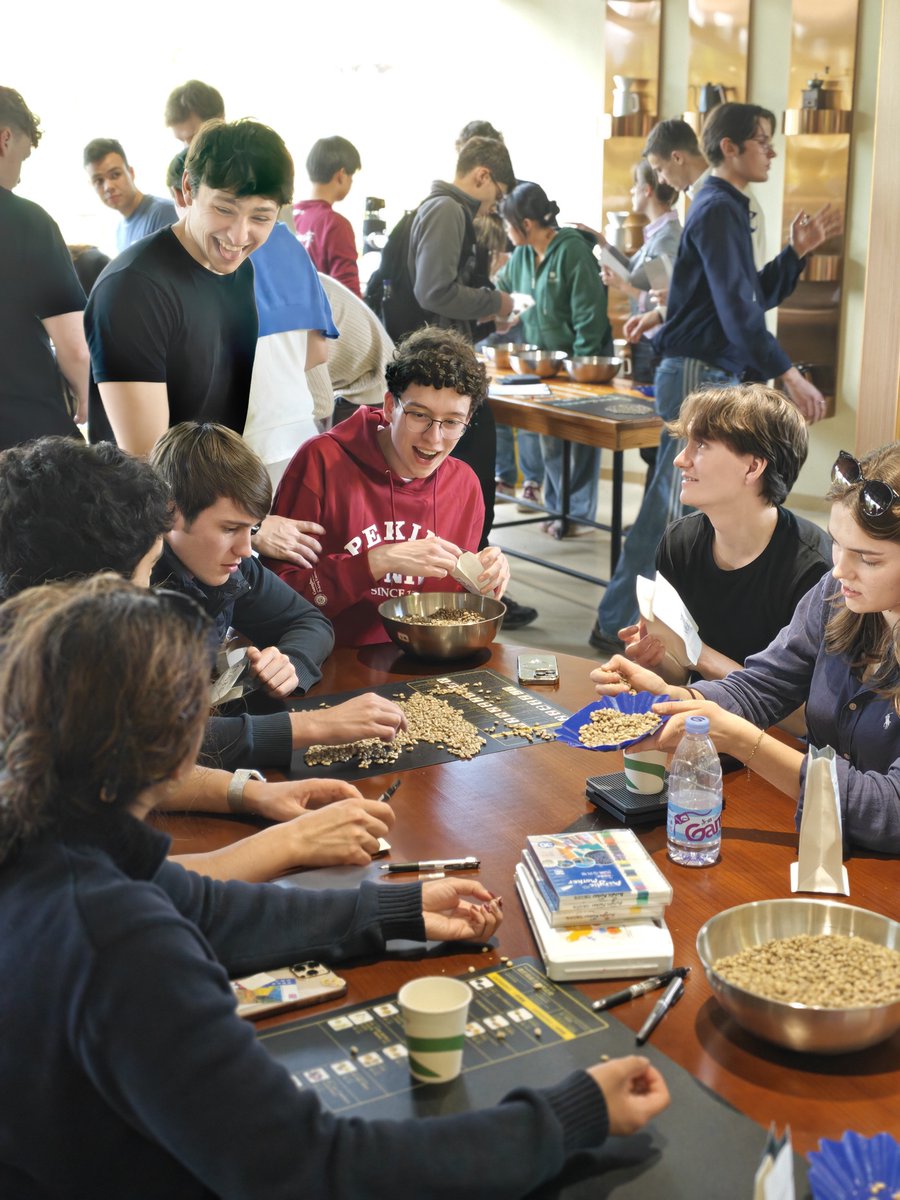 ChinaDaily's tweet image. ☕️ Learn to enjoy the daily grind more by crafting your own cup o'Joe — from picking the beans to pouring the cup. Watch as we spill the tea on China's #coffee capital and the amazing experiences awaiting the world's caffeine connoisseurs. #DailyGrind #Yunan #ChinaTravel