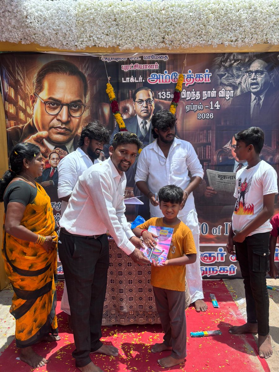 VoiceofSelva's tweet photo. டாக்டர் அம்பேத்கர் இளைஞர் சங்கம் சார்பாக சேதுநகரில் நடைபெற்ற டாக்டர் அம்பேத்கர் அவர்களின் பிறந்த நாள் விழாவில் சிறப்பு அழைப்பாளராக கலந்து கொண்டு சமத்துவ உறுதிமொழி ஏற்று, வீரவணக்கம் செலுத்தி பள்ளி மாணவ, மாணவிகளுக்கு நோட், பேனா, பென்சில் வழங்கி, https://t.co/nMU00eWTU0