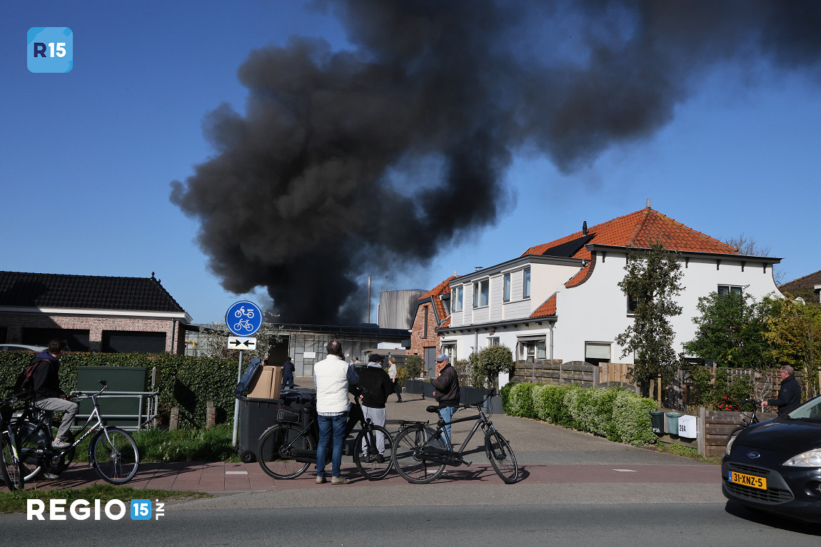 Grote brand in kas aan Monsterseweg, 's-Gravenzande