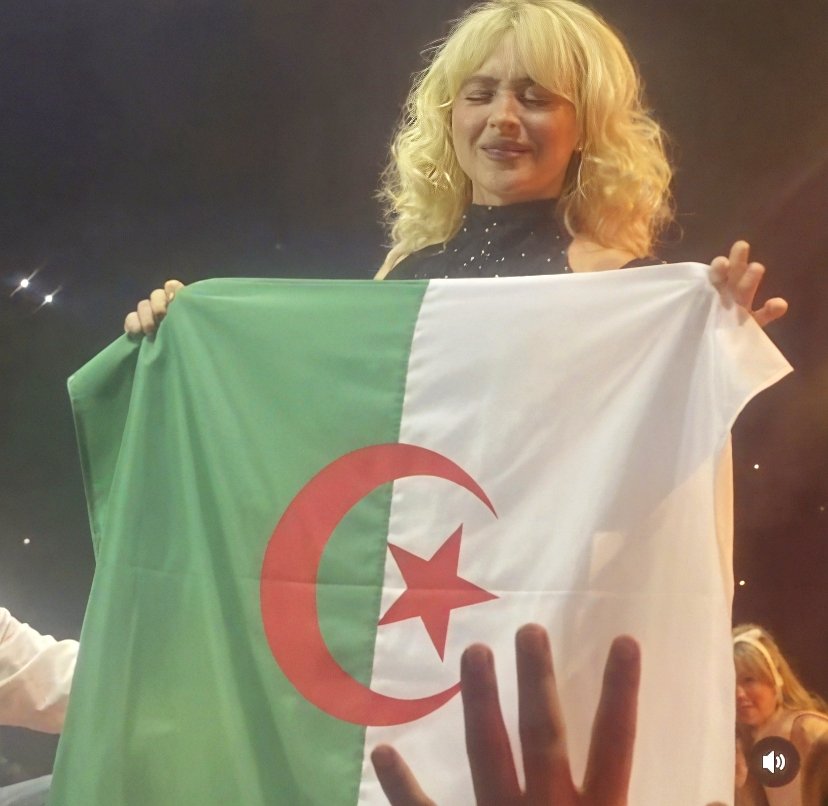 Badr_13Block's tweet image. 🚨 Suite à la polémique survenue à Coachella, Sabrina Carpenter a présenté ses excuses sur scène reconnaissant son erreur et affirmant qu’elle ne souhaitait offenser personne. « Une part de moi s’ancre aussi dans cette culture : j’ai des origines berbères. »