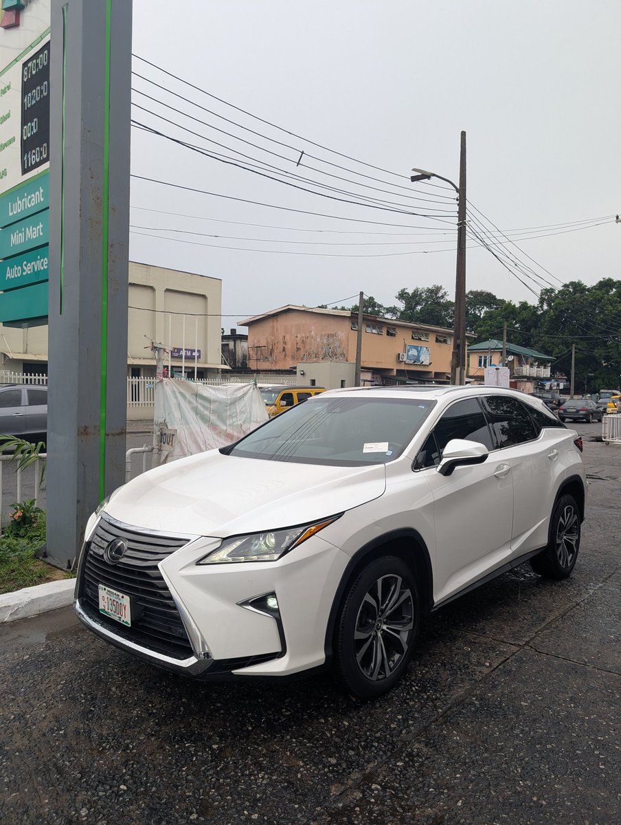 Ol0ye's tweet image. Tokunbo 2018 Lexus RX350 
N45.5m (non negotiable) because at this price. I'm responding to market forces and it doesn't reflect the amount I spent to ship a car of this quality. 

So if you're a middle man. Add your own on the client side. 

#OM🎗️ Nobadcars™️