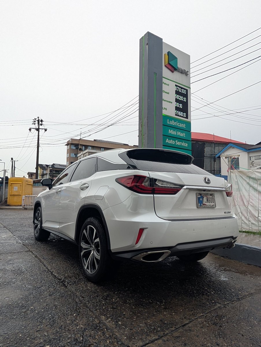 Ol0ye's tweet image. Tokunbo 2018 Lexus RX350 
N45.5m (non negotiable) because at this price. I'm responding to market forces and it doesn't reflect the amount I spent to ship a car of this quality. 

So if you're a middle man. Add your own on the client side. 

#OM🎗️ Nobadcars™️