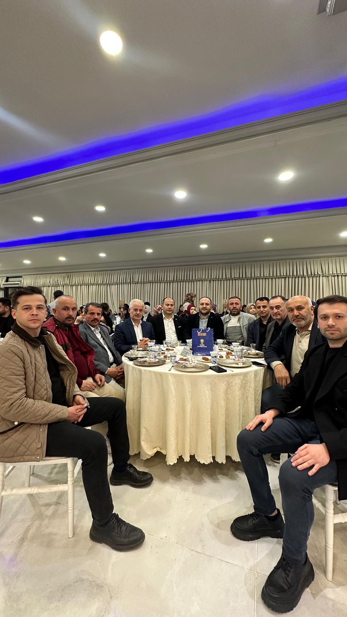 Akpartiyildirim's tweet photo. İlçe başkan yardımcımız Raşit Yılmaz, ilçe yöneticimiz Oğuzhan Aydoğdu ile birlikte Selim kardeşimizin sünnet cemiyetine katılım sağladı.

Rabbim sağlıklı hayırlı ömürler versin. https://t.co/NLRbwFLVRT