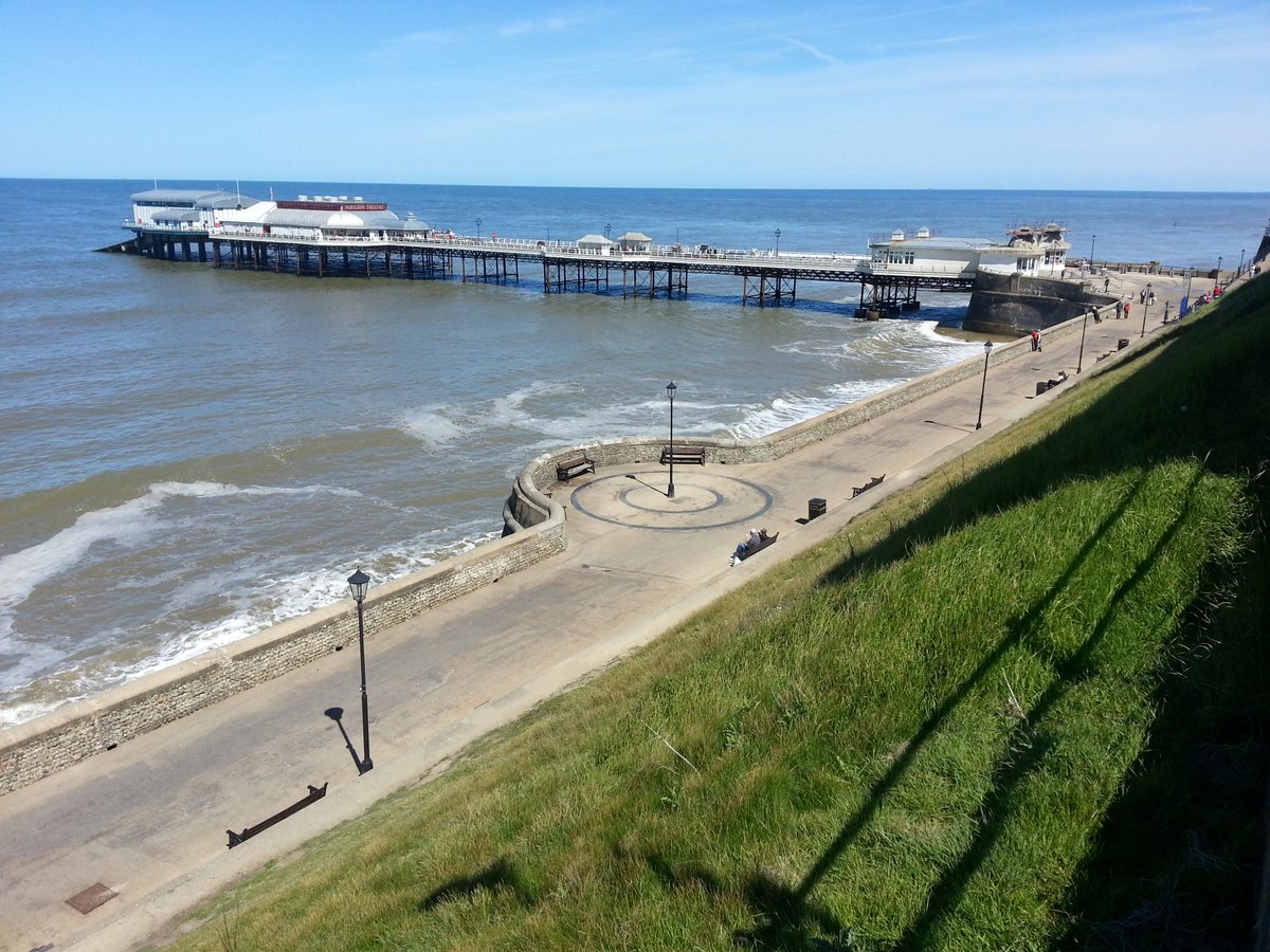 manonabeach's tweet image. What the #beach means at #Cromer in #Norfolk, with @KeysHolidaysUK - manonabeach.com/norfolk/cromer