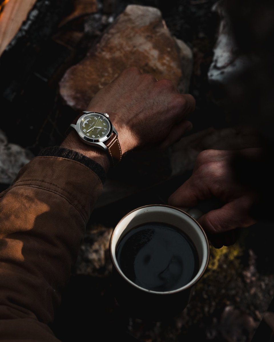 hamiltonwatch's tweet image. The new Khaki Field King brings a cleaner dial, 10‑bar resistance and an 80‑hour movement — built for everyday freedom and weekend escape: ms.spr.ly/6010Q7m3Q

#hamiltonwatch 
(Ref. H64475140 - H64475531 - H64475560)