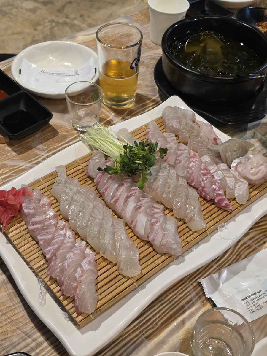 babfuri's tweet photo. 어제 술마신거 너무 후회돼.........
탄산수나 마실걸 ㅜㅜㅜ https://t.co/giRavGVOVk