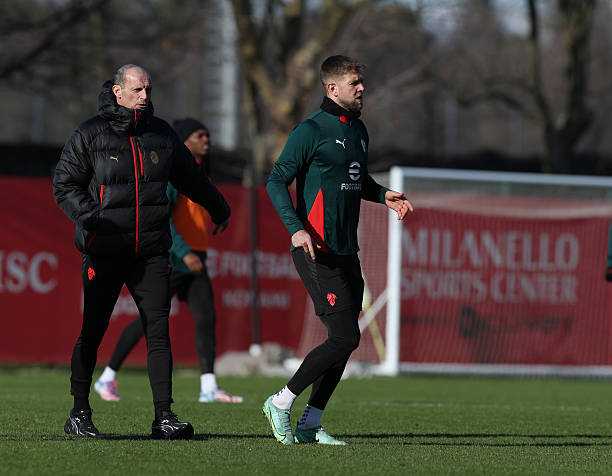 AyobBig's tweet image. قرر ماسيميليانو أليغري رفع حالة الطوارئ الفنية:

🔹 حصتان تدريبيتان (صباحية ومسائية) لزيادة التركيز وتجهيز الفريق لموقعة "بينتيغودي" يوم الأحد.

🔹 الهدف: تصحيح الأخطاء التكتيكية فوراً بعد السقوط الأخير، وضمان الجاهزية القصوى للعودة بالنقاط الثلاث. 

#ACMilan #Training #Milanello