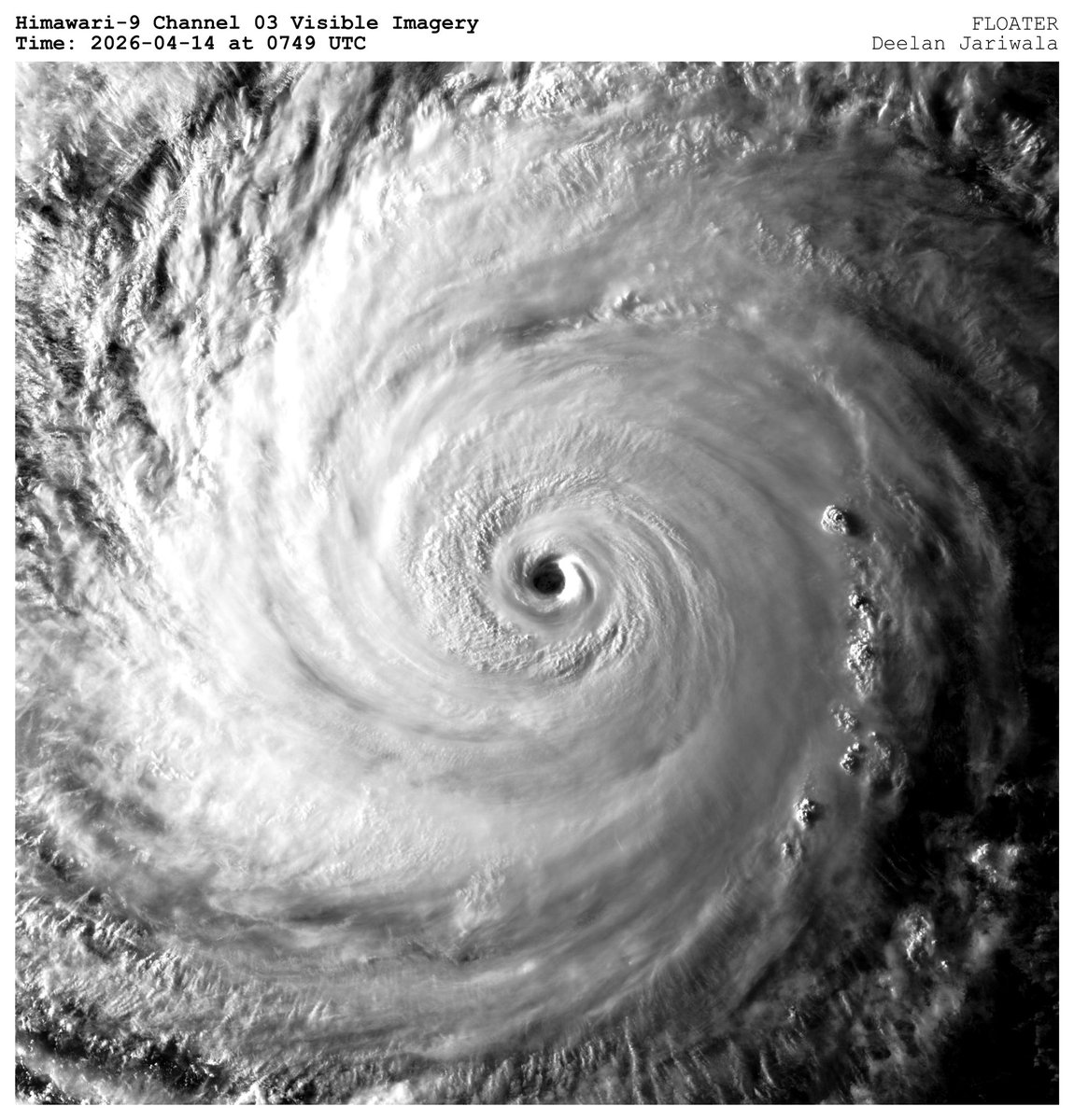 WxTca's tweet photo. Hard to get a more classic looking late-stage eyewall replacement cycle than this one with #Sinlaku https://t.co/qbeoiSzy2P