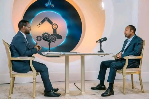 OromiaPParty's tweet photo. Afgaaffiin Ministirri Muummee Abiyyi Ahimad(PhD) guddinni indaastirii Itiyoophiyaa  bifa haaraafi ammayyaan akkamiin hojjetamaa jira kan jedhurratti EBC waliin godhan kutaan jalqabaa har'a galgala Sa'aatii 2:30 irraa jalqabee  isiniif dhiyaata. https://t.co/WOWAXgqEG8