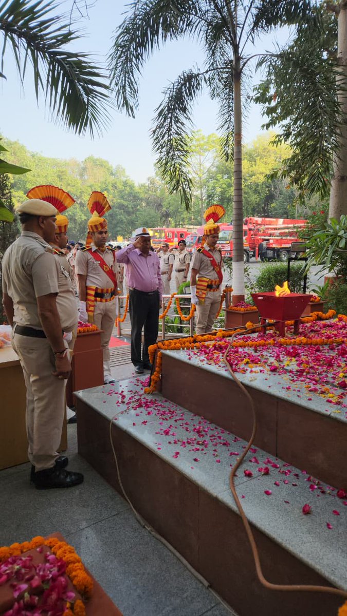 Delhi Fire Service tweet media