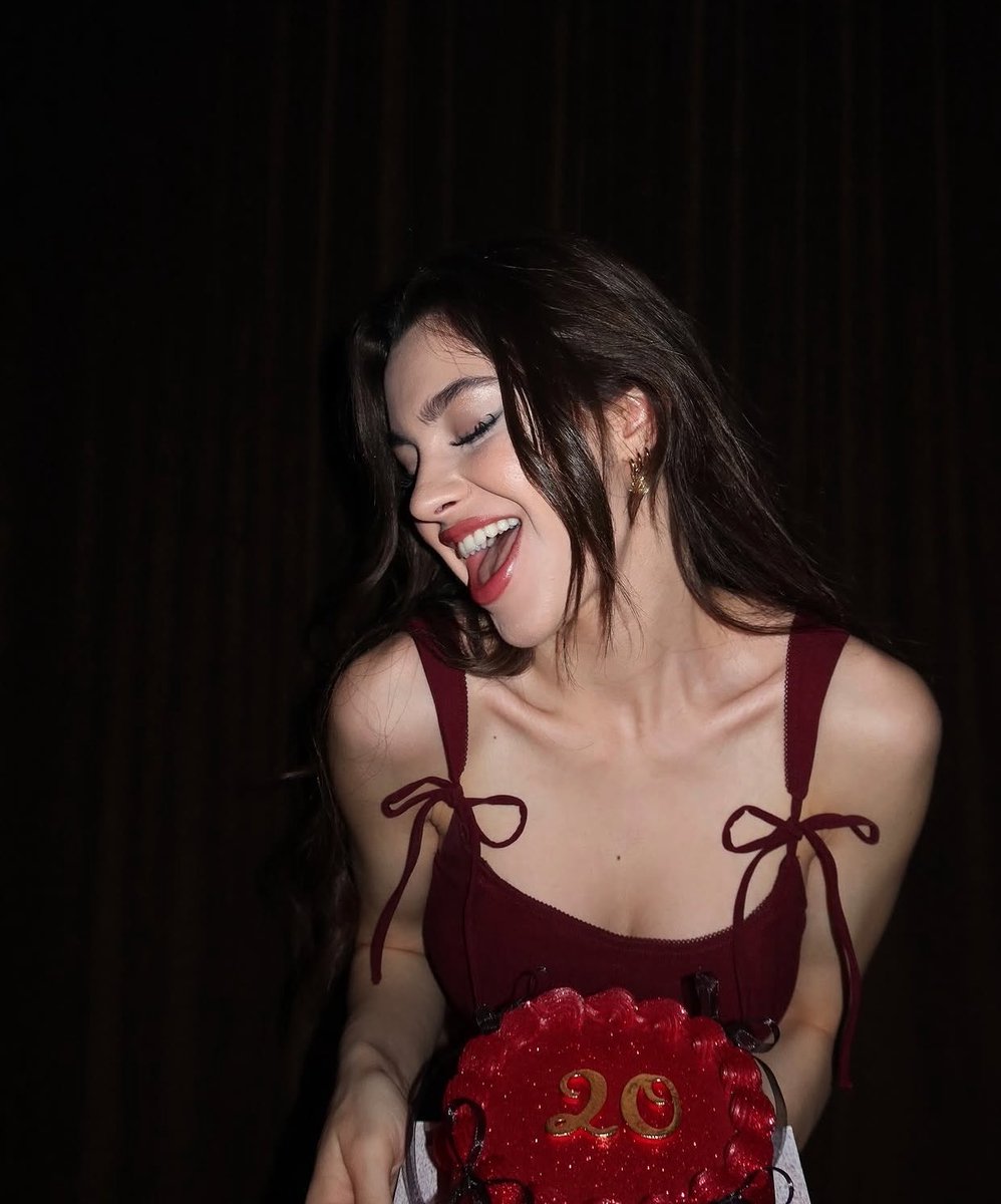 victoria tweet media