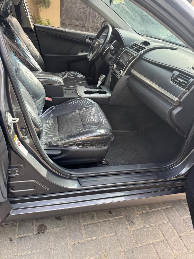 Fourwheelsautos's tweet image. Fastest Finger!!
Toyota Camry 2012 Sport

Foreign used (Tokunbo) 🇺🇸
Duty paid ✅
March 2026 entry

Clean, sporty and ready to go — no waiting, no extra costs.

Smooth drive, reliable engine and that classic Camry comfort.

💰 ₦12.2M
📍 #Lagos

Rush me now, before you hear ….