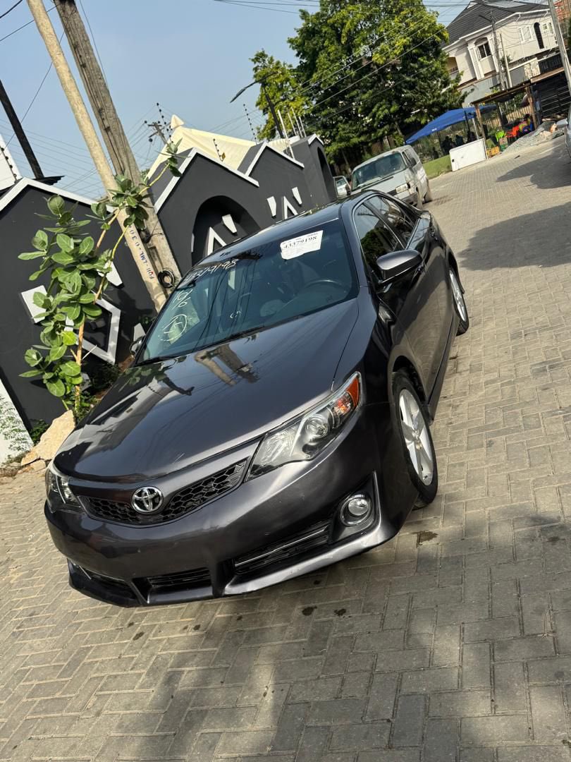 Fourwheelsautos's tweet image. Fastest Finger!!
Toyota Camry 2012 Sport

Foreign used (Tokunbo) 🇺🇸
Duty paid ✅
March 2026 entry

Clean, sporty and ready to go — no waiting, no extra costs.

Smooth drive, reliable engine and that classic Camry comfort.

💰 ₦12.2M
📍 #Lagos

Rush me now, before you hear ….