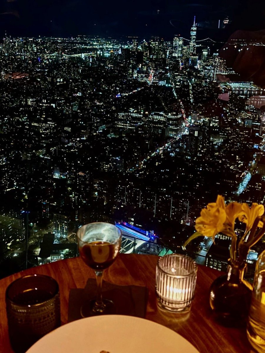TheeVibeGuide's tweet photo. The Edge, New York City. ๐๏ธ๐บ๐ธ
#NYC #TheVibeGuide #Manhattan https://t.co/UExsX6nsCf