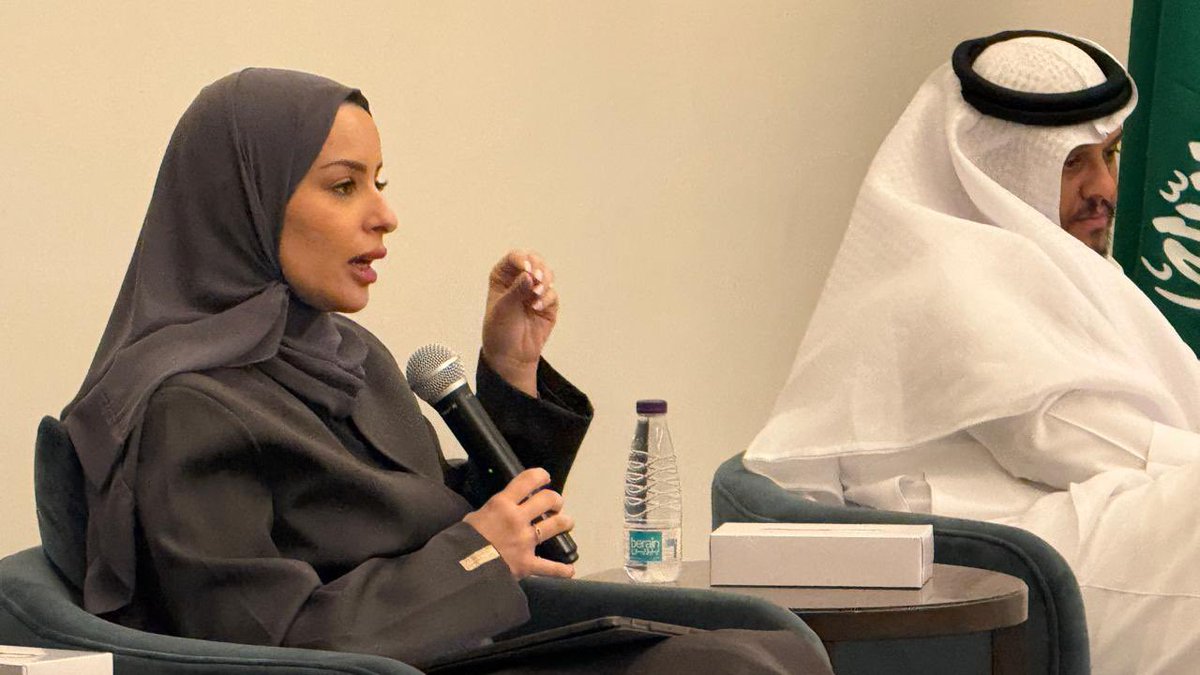 أقام المركز، بالتعاون مع جمعية تبوك للعمل التطوعي بمنطقة تبوك، لقاءً بعنوان "الذكاء الاصطناعي: لغة العالم الجديدة"، بحضور عدد من المهتمين.