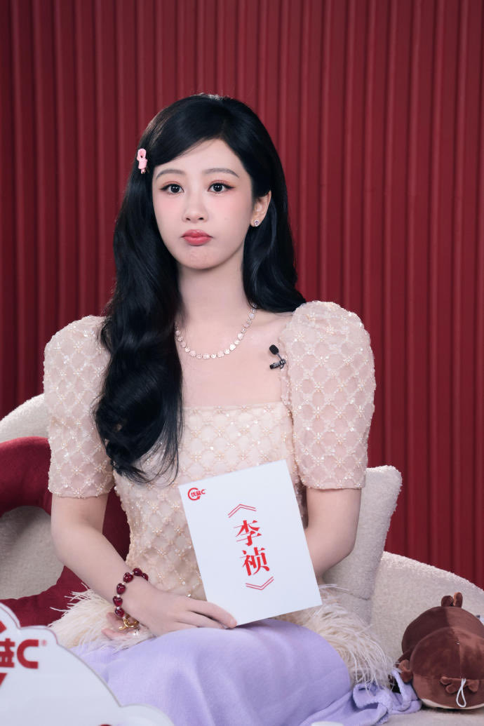 zimiyangzi's tweet image. 📸 260414 #YangZi’s staff RedNote update with photos of her for the #YoyiC livestream