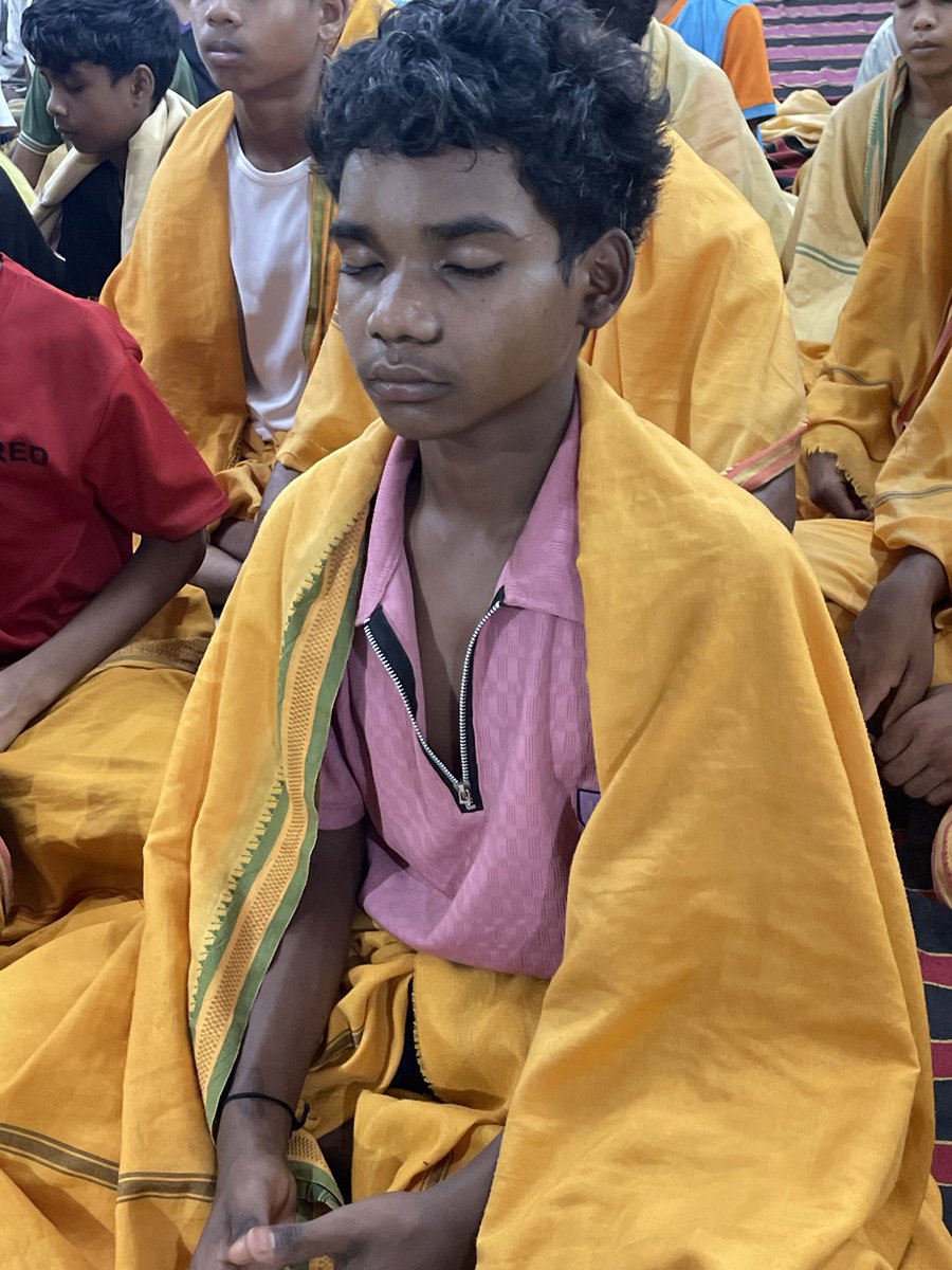 mukunddevsahoo's tweet photo. For the first time, tribal students experienced Deva Vani Dhrupad at Vanavasi Kalyan Ashram.

As they chanted the Deva Vani, their minds grew still…
focus deepened…
and a natural tranquility emerged.

This is the power of Nāda Yoga sound leading to silence. @DhrupadF https://t.co/QFBkbvOQ9f