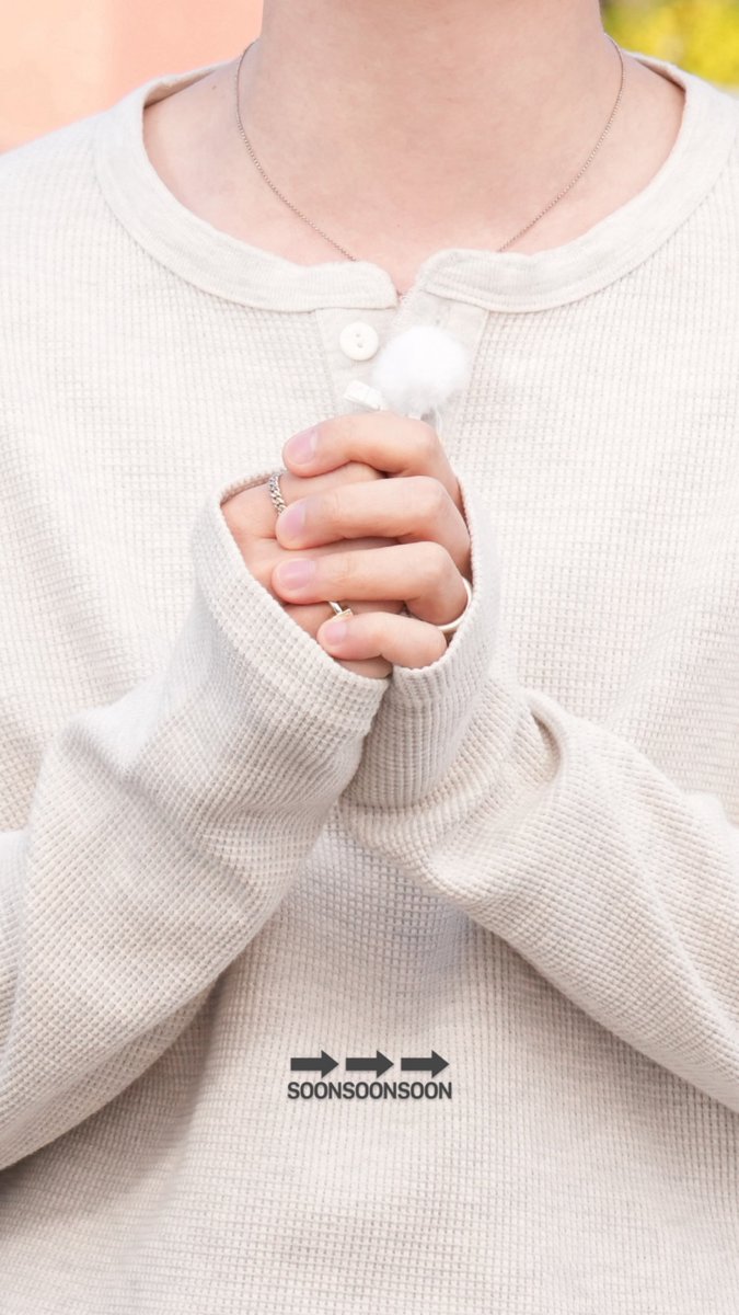 'KNOCK KNOCK!' tweet media