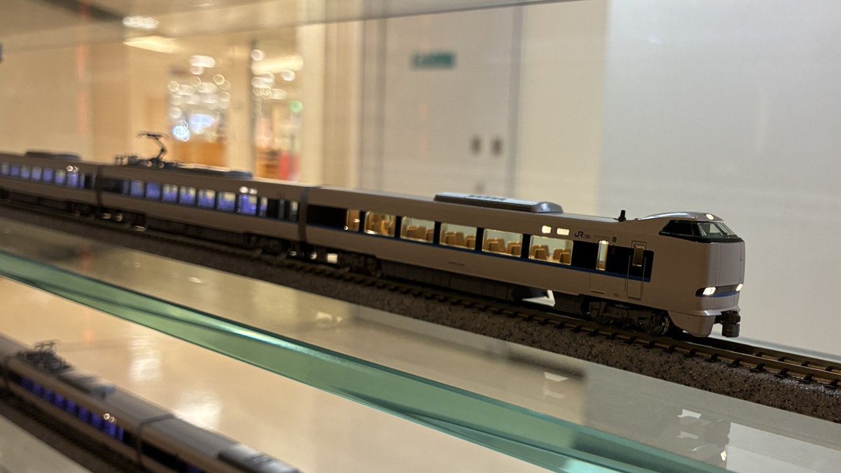 katoshoposaka's tweet image. 【ご案内】
683系4000番台「サンダーバード」（リニューアル車）基本セット/増結セット/スターターセット及び 681系「サンダーバード」(リニューアル車)増結編成3両セット、（HO）タキ1000 1000号記念塗装が入荷いたしました。