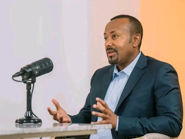 OromiaPParty's tweet photo. Afgaaffiin Ministirri Muummee Abiyyi Ahimad(PhD) guddinni indaastirii Itiyoophiyaa  bifa haaraafi ammayyaan akkamiin hojjetamaa jira kan jedhurratti EBC waliin godhan kutaan jalqabaa har'a galgala Sa'aatii 2:30 irraa jalqabee  isiniif dhiyaata. https://t.co/WOWAXgqEG8