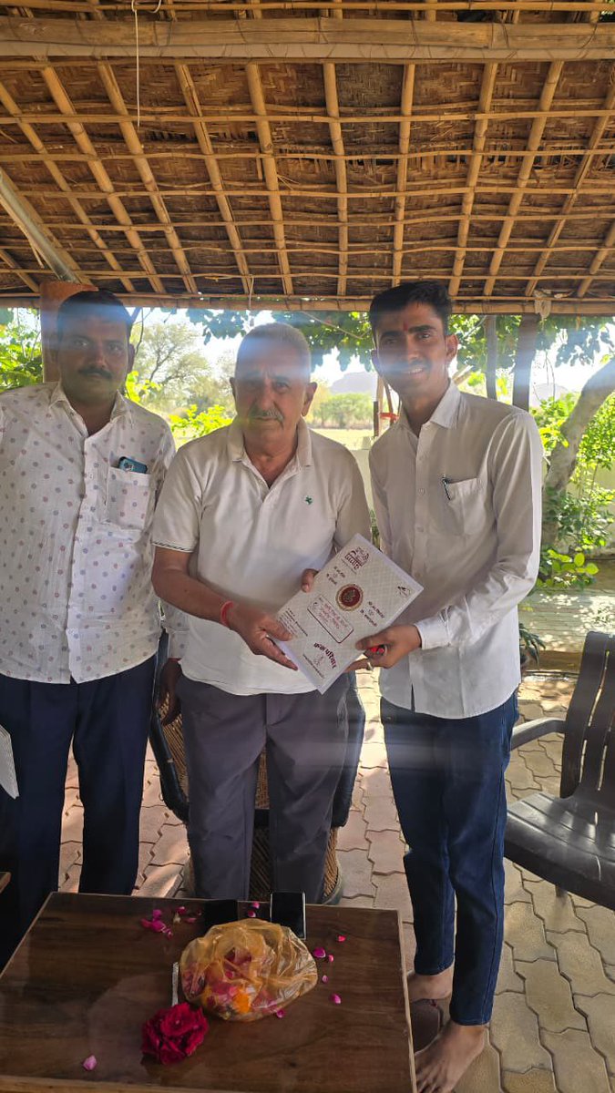 Hameersinghbhal's tweet image. आज सिवाना निवास पर जनसुनवाई के दौरान देवतुल्य जनता से भेंट कर उनकी समस्याओं को सुना।
इस अवसर पर प्राप्त शिकायतों का समयबद्ध निस्तारण सुनिश्चित करने के लिए संबंधित अधिकारियों को आवश्यक दिशा निर्देश प्रदान किए।
#Siwana #HameerSinghBhayal #BJP4IND #BJP4Rajasthan