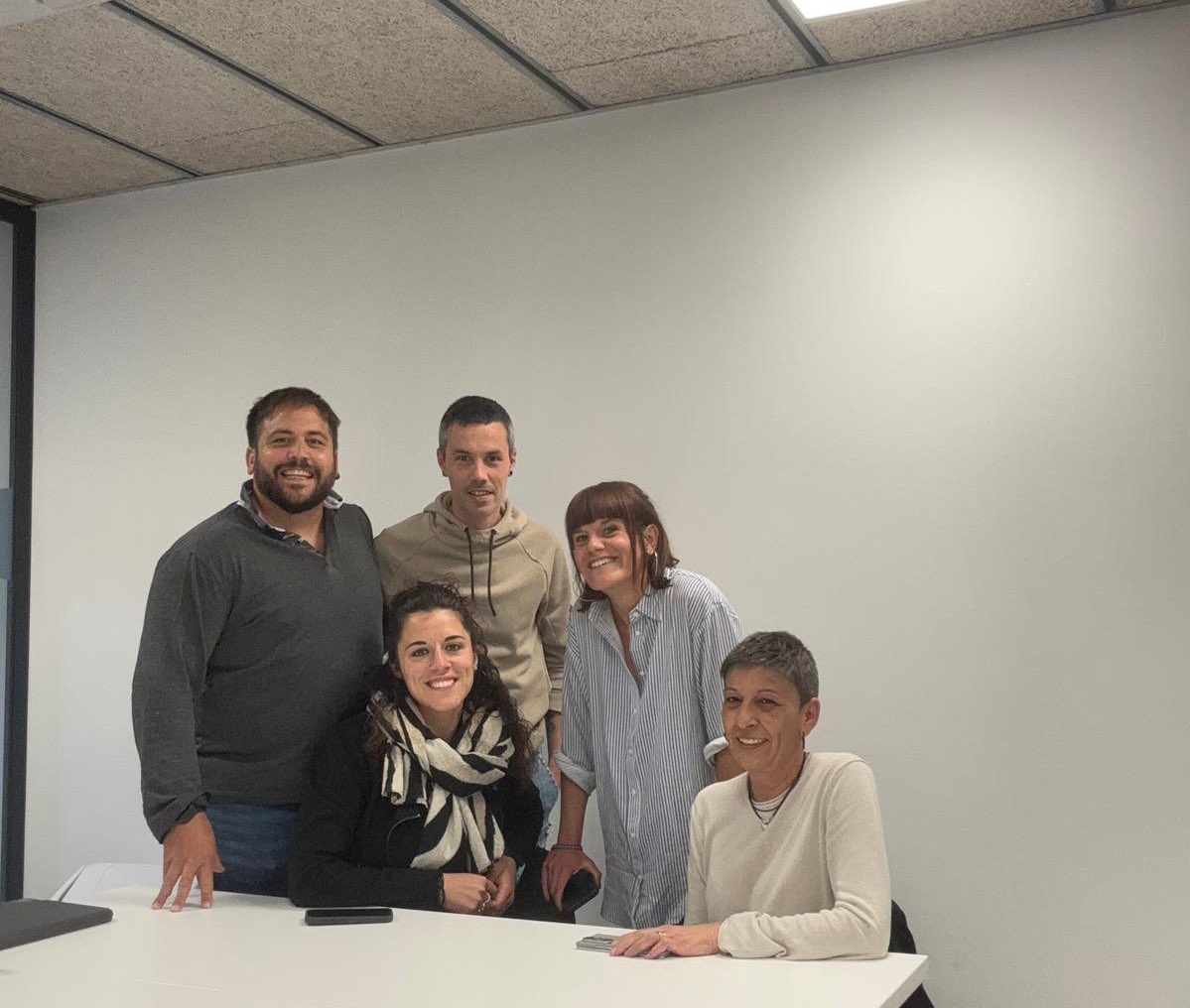 ERCPrats's tweet photo. Aquest dilluns la Diputada al Parlament de Catalunya Alba Camps va ser a #PratsdeLluçanès i va mantenir 5 trobades de treball en les que es va parlar de reptes i necessitats de la comarca en l’àmbit institucional, de cures, de l’economia social i cooperativa i l’energètic. (1/2) https://t.co/vIbK1W7bYx