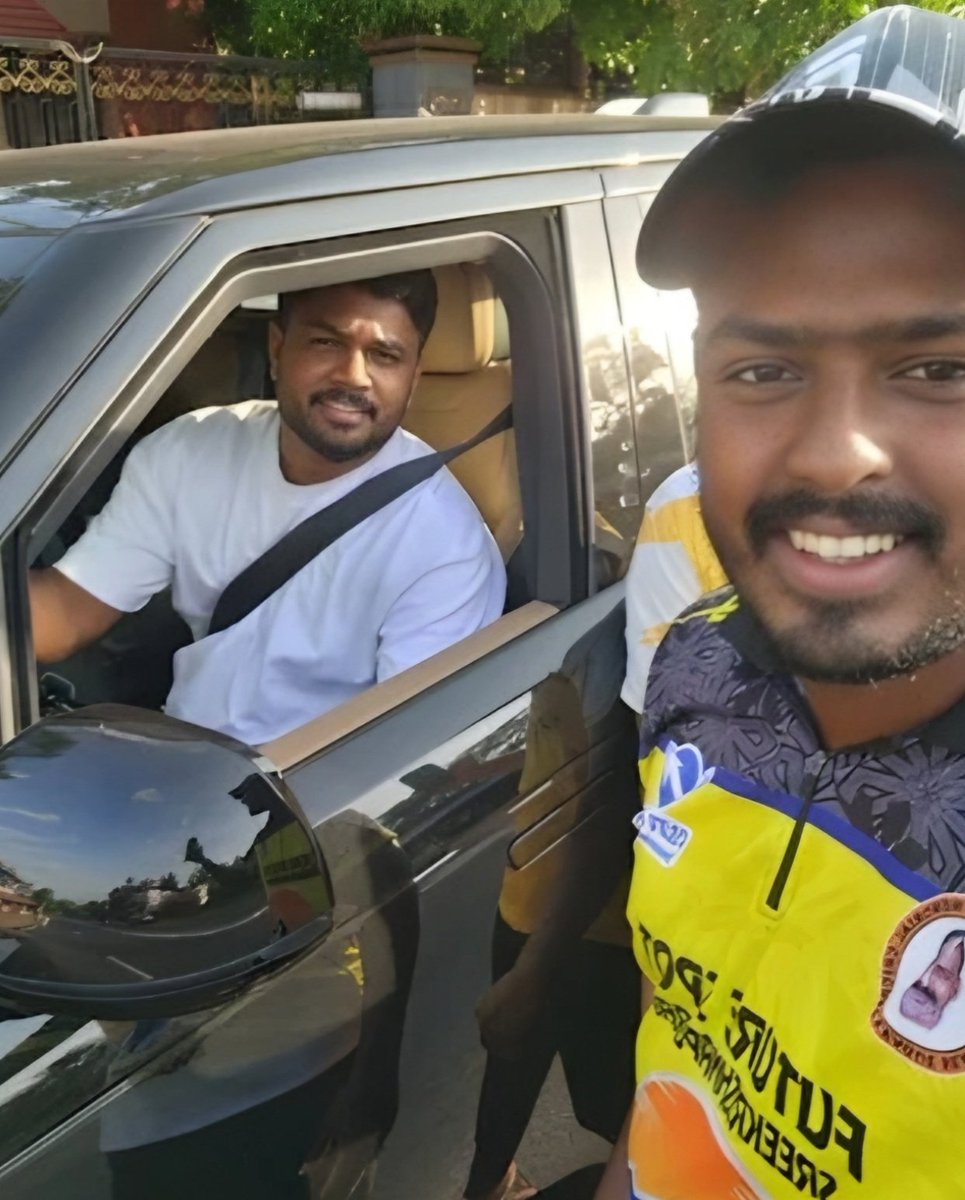 sagarcasm's tweet photo. A fan was taking selfie with a broken screen, so Sanju gifted him a new POVA Curve 2 5G

I just need to meet Sanju with a broken car now. https://t.co/h3mGhaxgdt